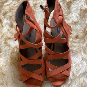 Brand:Arrays color:peach Size 9.5 W